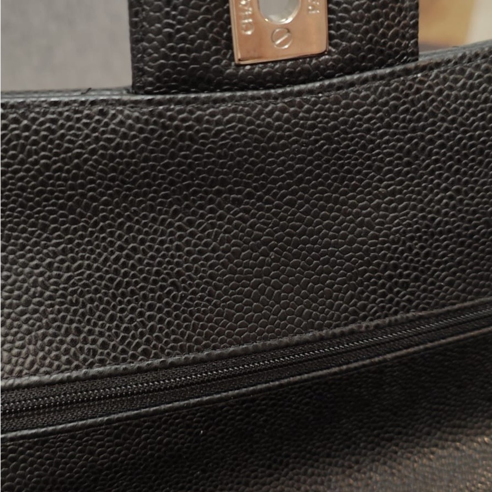 Chanel Black and Burgundy Leather Shoulder Bag - Picture 6 of 13